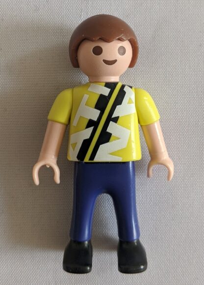 Kind von Playmobil mit T-Shirt